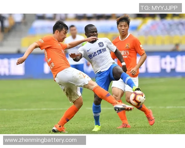 天津天海迎战武汉卓尔争夺中超联赛关键三分的激烈对决