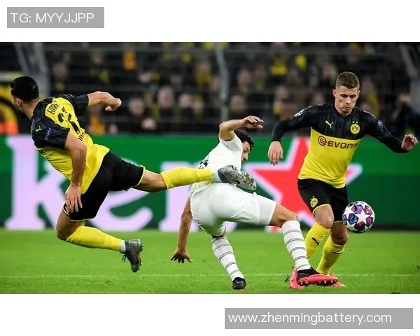 巴黎圣日耳曼与多特蒙德空场对决引发球迷热议与期待 巴黎圣日耳曼与多特蒙德空场对决引发球迷热议与期待