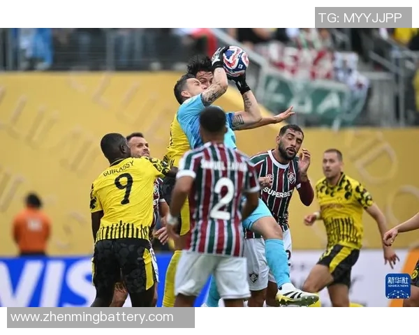 弗鲁米与捍卫竞技的激烈对决揭示巴西足球的魅力与竞争力 弗鲁米与捍卫竞技的激烈对决揭示巴西足球的魅力与竞争力