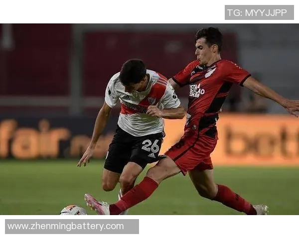 戈伊亚斯与庞的激烈对决揭示了足球战术的深度与魅力 戈伊亚斯与庞的激烈对决揭示了足球战术的深度与魅力