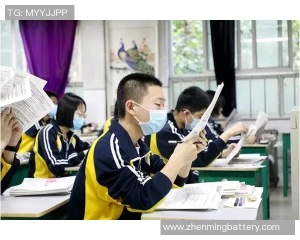 李泓澎的成长之路：从平凡少年到杰出人才的奋斗故事