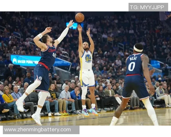 勇士库里狂砍53分力克鹈鹕展现超级巨星风采 勇士库里狂砍53分力克鹈鹕展现超级巨星风采