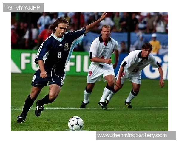 戴维斯与西多夫的巅峰对决谁能在足球历史上留下更深刻的印记