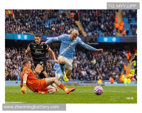 白礼顿主场迎战曼城争夺英超荣耀双方实力对决引发球迷热议